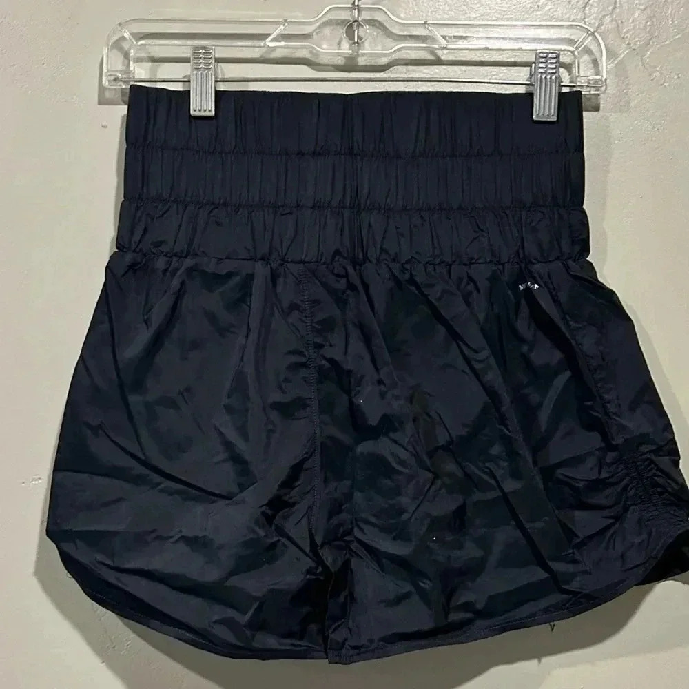 MONDETTA STUDIO BlackSmocked Waist Shorts. Women’s Size XS NWTS